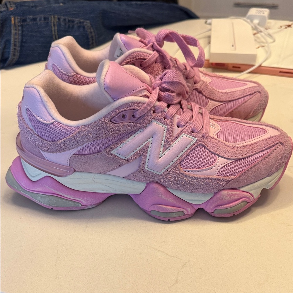 New Balance Women's Light Pink Sneakers